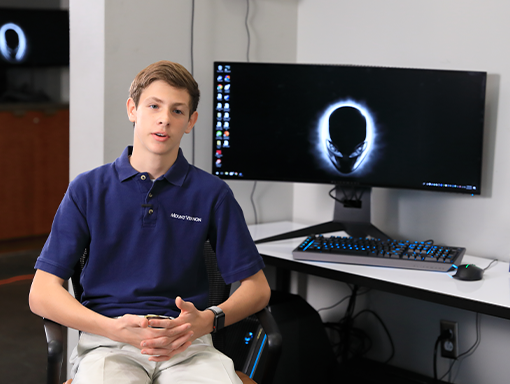 Mount Vernon Student, Robbie Long with Dell Alienware Virtual Reality computers